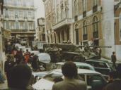 Militares durante o 25 de Abril, na Rua Nova da Trindade, em Lisboa.
