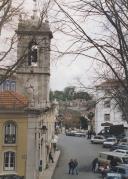 Vista parcial da Vila de Sintra,  com o edifício dos correios, a loja do vinho e a torre do relógio.