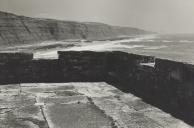 Vista parcial do Forte de Santa Maria e da praia do Magoito.