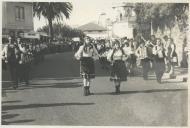 Desfile no II Cortejo Regional na Volta do Duche durante as festas de Nossa Senhora do Cabo Espichel, na freguesia de São Martinho.