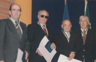 Condecoração com a medalha do Concelho de várias personalidades, entre elas o Brigadeiro.