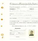 Registo de matricula de cocheiro profissional em nome de Alberto Seixas Ferreira, morador em Queluz, com o nº de inscrição 1221.