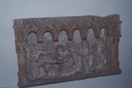 Baixo relevo gótico numa parede lateral da Capela-mor da Quinta de Ribafria sita entre Lourel  e Cabriz.