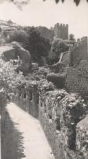 Vista parcial do adarve do Castelo dos Mouros em Sintra.