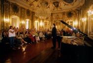 Público a assistir ao Concerto de piano com Trio Kempf, durante o Festival de Música de Sintra, na sala de música, no Palácio Nacional de Queluz.