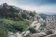 Vista parcial do adarve do Castelo dos Mouros em Sintra.