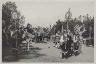 Burros com cestos durante um cortejo de oferendas no Largo da Rainha Dona Amélia.