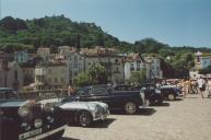Exposição de carros clássicos do Rally de Inglaterra no largo Rainha Dona Amélia em frente ao Palácio Nacional de Sintra.