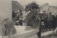 César Moreira Batista durante a inauguração de um chafariz na Idanha, Belas.