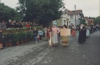 Rancho folclórico as Mondadeiras do Algueirão nas comemorações do 25º aniversário do 25 de Abril no Largo Dr. Virgílio Horta em Sintra.