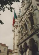 Hastear da bandeira nos paços do concelho de Sintra durante as comemorações do 25 de Abril.