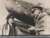 Aviadores Alemães junto aos seus aparelhos no Norte da Europa durante a II Guerra Mundial. 