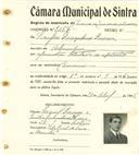 Registo de matricula de carroceiro de 2 ou mais animais em nome de Serafim Gonçalves Guerra, morador em Albarraque, com o nº de inscrição 2067.