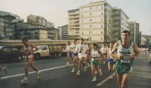 Atletas durante a prova "Sintra a Correr" na Avenida dos Bons Amigos no Cacém.
