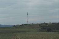 Moinhos de vento e antenas de televisão em Janas.