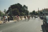 Passagem de ciclistas durante a Volta do Futuro em bicicleta.