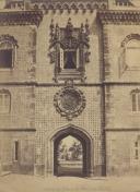 Fachada posterior do Palácio Nacional da Pena com janela e óculo inspirados na fachada da sacristia manuelina do Convento de Cristo em Tomar.