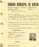 Registo de matricula de cocheiro profissional em nome de Augusto Moreira, morador no Cacém, com o nº de inscrição 823.