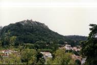 Vista parcial da Vila de Sintra, com o Castelo dos Mouros.