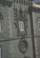 Fachada posterior do Palácio Nacional da Pena com janela inspirada na sacristia manuelina do Convento de Cristo em Tomar.