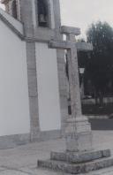 Cruzeiro no adro da igreja de Nossa Senhora de Belém, em Rio de Mouro.