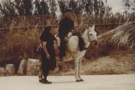 Tia Joana e o marido montado no seu burro em Gouveia.