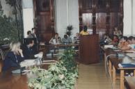 Edite Estrela, presidente da Câmara Municipal de Sintra, com o vereador Luís Patrício numa sessão de Assembleia Infantil na sala da Nau do Palácio Valenças.