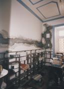 Obras de reparação no interior da escola primária das Azenhas do Mar.