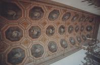 Pormenor do teto da Sala dos Cisnes no Palácio Nacional de Sintra.