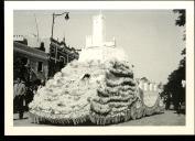 Batalha das Flores em Setúbal Carro da Câmara Municipal de Palmela 1950
