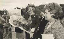 Edith Forjaz com a esposa do Lord Mayor de Londres aquando da sua visita a Sintra.