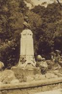 Fotografia do Monumento do Drº Gregório d'Almeida na Volta do Duche.