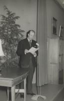 Francisco Costa durante uma sessão de poesia dirigida por Carlos Wallenstein na sala das Conferências do Palácio Valenças.