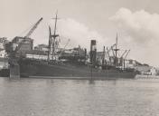 Ellin navio de carga atracado no porto durante a II Guerra Mundial.