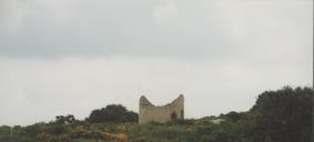 Vista parcial de um moinho em ruinas em Agualva Cacém.