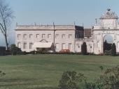 Vista parcial da fachada principal do Palácio e Campo de Seteais.