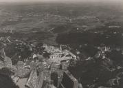 Vista geral de Sintra captada desde o castelo dos mouros.