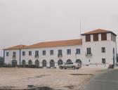 Fachada exterior do edifício da escola do património de Sintra, localizada em Odrinhas.