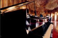 Piano na sala de musica do Palácio Nacional de Queluz.