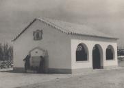 Lavadouro construido no lugar da Azoia, inaugurado em Abril de 1954.