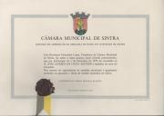Diploma de Atribuição da Medalha de Ouro do Concelho de Sintra atribuída a José Alfredo da Costa Azevedo.
