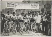 Entrega de prémios no circuito de ciclismo da Portela de Sintra, com a presença do Visconde de Asseca.