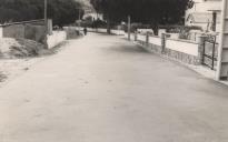 Pavimentação de uma rua com betão asfáltico no Mucifal.
