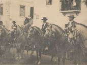 Desfile a cavalo durante as festas de Nossa Senhora do Cabo Espichel, na freguesia de Santa Maria.