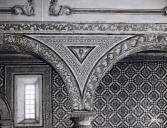 Interior da Igreja Paroquial de Almargem do Bispo, ressalvando-se a estrutura arquitetónica quinhentista e o excelente revestimento de azulejos polícromos do séc. XVII.