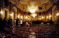 Público para assistir ao concerto de Liana Issakadze / Sequeira Costa, na sala da música, no Palácio Nacional de Queluz, durante o Festival de Música de Sintra.
