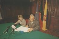 Edite Estrela, presidente da Câmara Municipal de Sintra, na sala de jantar da Quinta da Regaleira durante a assinatura do protocolo para compra da mesma quinta.