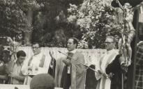 Dom António Ribeiro, Cardeal Patriarca de Lisboa, durante a missa no Parque da Liberdade.
