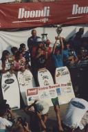 Entrega de troféus no campeonato de Bodyboard na Praia Grande.