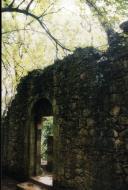 Ruínas da capela de São Pedro de Canaferrim, no Castelo dos Mouros.